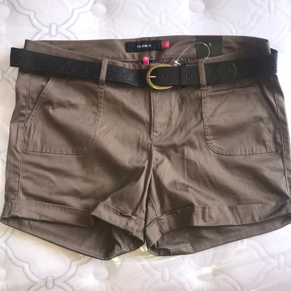NWT Belted Sateen Short